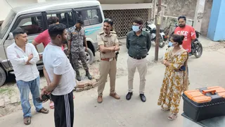 फायरिंंग की सूचना पर पहुंची पुलिस।