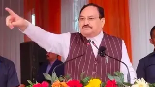 मनाली के पतलीकूहल में सभा को संबोधित करते जेपी नड्डा। जागरण