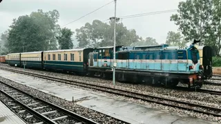 कांगड़ा घाटी रेलवे ट्रैक पर नवरा्र में ट्रेन सेवा शुरू हो गई है। जागरण