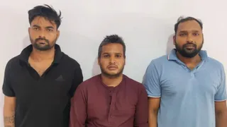 मथुरा: थाना हाईवे पुलिस की गिरफ्त में आरोपित प्रवीन, अर्जुन व विपिन। फोटो सौ. पुलिस द्वारा