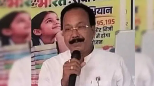 गजब का हिसाब गड़बड़ी के आरोप तीन बार, पुरस्कार भी कई बार, मुंगेर में 2218 किलो चावल के मामले में हेडमास्टर निलंबित
