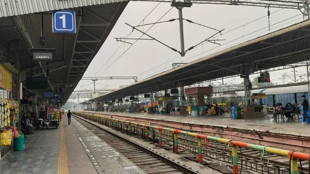 दिल्ली प्रदर्शन का ट्रेनों पर दिखा असर, रेवाड़ी में 6 ट्रेनें रद, खाली रहा जंक्शन

