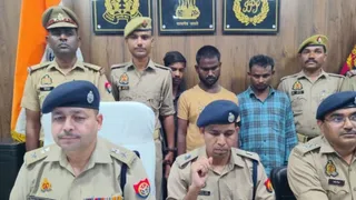 बहजोई में मोबाइल चोरी करने वाले गिरोह का पर्दाफाश करते एसपी विकास चंद्र त्रिपाठी। सौ. पुलिस