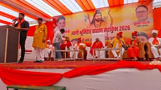 देवबंद के मेला मैदान में आयोजित कार्यक्रम में सामाजिक सुधार के मद्देनजर आहूत त्यागी-भूमिहार-ब्राह्मण महाकुंभ में मंचासीन अतिथि। जागरण