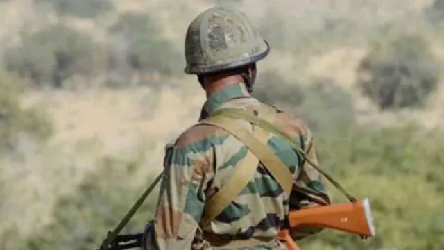 ट्रेन से लापता हुए सैनिक की दर्ज हुई FIR, 19 साल से भटक रही थी पत्नी; सेना ने घोषित कर दिया था भगोड़ा
