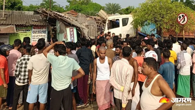 बोकारो में चाय पी रहे लोगों पर काल बनकर चढ़ा ट्रेलर, दो की मौत; मां-बेटी समेत चार गंभीर