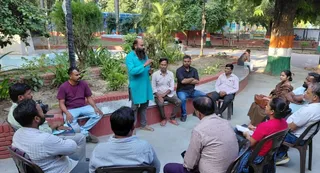 कार्यक्रम की जानकारी देते समारोह के संयोजक अविनाश कुमार गुप्ता। जागरण