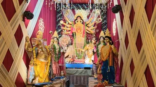 काशी में शारदीय नवरात्र का आगाज, पंडालों में विराजीं मां दुर्गा।