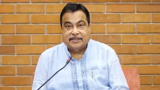 बलिया में बैरिया-आरा फोरलेन का जल्द होगा शिलान्यास: नितिन गडकरी का आश्वासन।