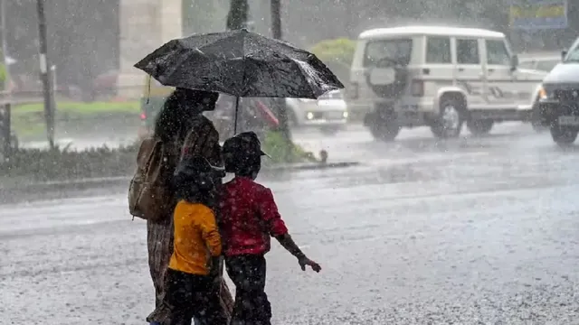 Jharkhand Weather: झारखंड में दुर्गा पूजा के रंग में कहीं मौसम न डाल दे भंग! 13 अक्टूबर तक बारिश के आसार