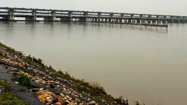 नेपाल में अचानक आई बाढ़ को लेकर कुशीनगर में अलर्ट, गंडक नदी पर बढ़ाई गई निगरानी
