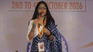 लोकगीतों और विलुप्त होती सांस्कृतिक विरासत को सहेजने में जुटी हैं प्रियम।