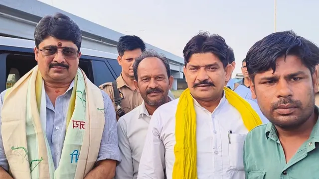 शामली में दिल्ली-देहरादून इकोनामिक कॉरिडोर पर रुका राजा भैया का काफिला, कार्यकर्ताओं में भरा चुनावी जोश
