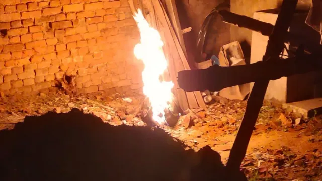 कानपुर देहात में गैस सिलिंडर फटा, कच्चे मकान की छत ढही; आग लगने से 6 साल का मासूम झुलसा