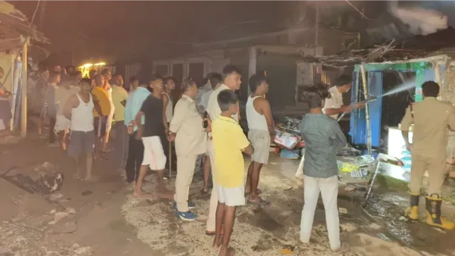 सहरसा में आधी रात को धू-धू कर जल गईं 2 दुकानें, ₹10 लाख की संपत्ति जलकर राख
