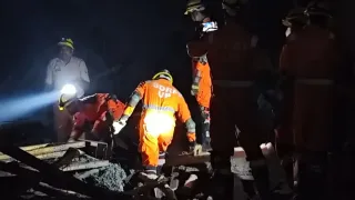 गाजियाबाद में मकान की शटरिंग गिरी। फोटो: जागरण