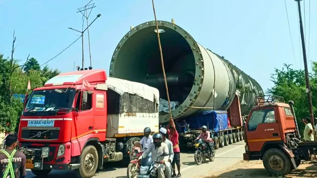 बस्ती में 308 पहियों वाले ट्रक ने रोकी बिजली, हाईवे पर लगा भीषण जाम; मशक्कत में पूरा दिन जुटी रही पुलिस
