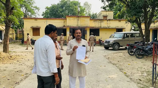 सीतामढ़ी: सरकारी नौकरी दिलाने के नाम पर 8.30 लाख की ठगी, पूर्व सर्वे अधिकारी समेत 3 पर FIR
