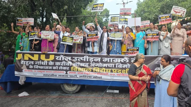 11 छात्राओं से यौन शोषण के आरोपों पर कांग्रेस घिरी, भाजपा महिला मोर्चा का कांग्रेस मुख्यालय के बाहर प्रदर्शन
