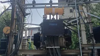 पटना में ट्रांसफॉर्मर पर लगा डीटी मीटर। जागरण
