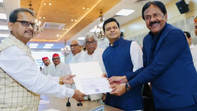 समाजवादी पार्टी से निर्वाचित राज्यसभा सदस्य धनराज नथवानी ने लिया निर्वाचन प्रमाण पत्र, बोले- आगे ले जाना है Akhilesh Yadav का विजन
