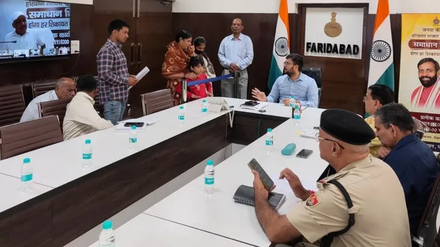 'मेरी आंखें तो गईं, अब बच्चों का भविष्य कैसे बचाऊं?', फरीदाबाद समाधान शिविर में छलका दिव्यांग पिता का दर्द
