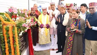 लाहुल के केलंग में आईसीएमआर सेंटर का शिलान्यास करते केंद्रीय स्वास्थ्य मंत्री जेपी नड्डा व अन्य।