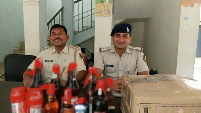 अलमीरा में सजा रखी थी शराब की बोतलें, गुप्त सूचना पर जमुई पुलिस ने घर में मारा छापा; महिला गिरफ्तार
