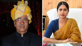 डीसी लाहुल-स्पीति किरण भड़ाना और उनके पिता पूर्व विधायक अतर सिंह भड़ाना।