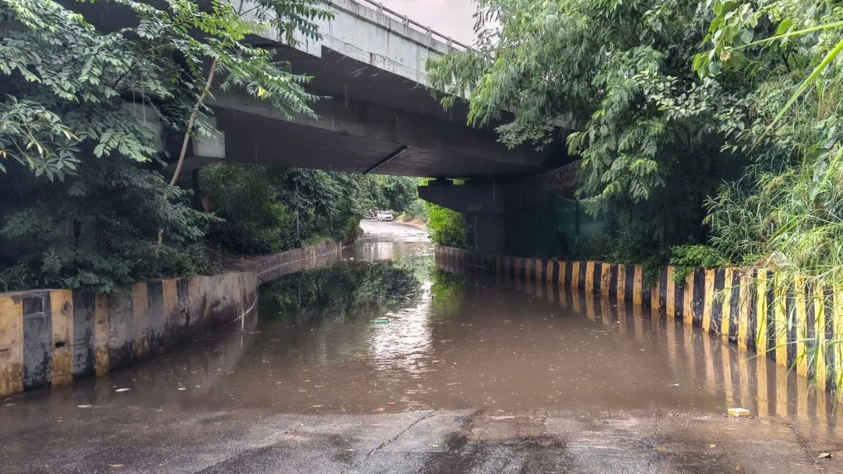 Noida-rain