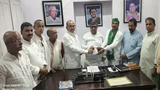 भाजपा नेता ने समर्थकों के साथ राजद का थामा दामन