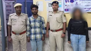 बरामद छात्रा और आरोपी को पटना के गांधी मैदान थाने से आई सब इंस्पेक्टर पूजा पटेल को सुपुर्द कर दिया गया है।