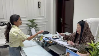 पालिकाध्यक्ष से शिकायत कहती आइजा