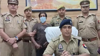 वाराणसी: सार्वजनिक शौचालय में नाबालिग से दुष्कर्म, आरोपी दुलारे अंसारी गिरफ्तार।
