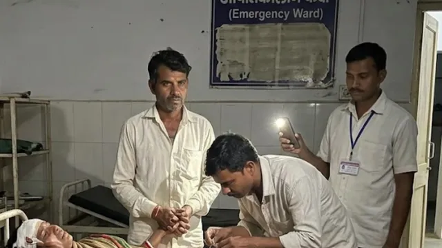 डॉक्टर नदारद, तड़पती महिला के सफाईकर्मी ने लगाए टांके, हरदोई में लापरवाही के बाद गिरी गाज
