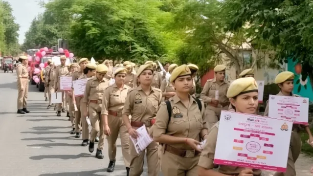 नारियों की सुरक्षा, सम्मान और स्वावलंबन का संदेश, हरदोई की सड़कों पर उतरीं छात्राएं
