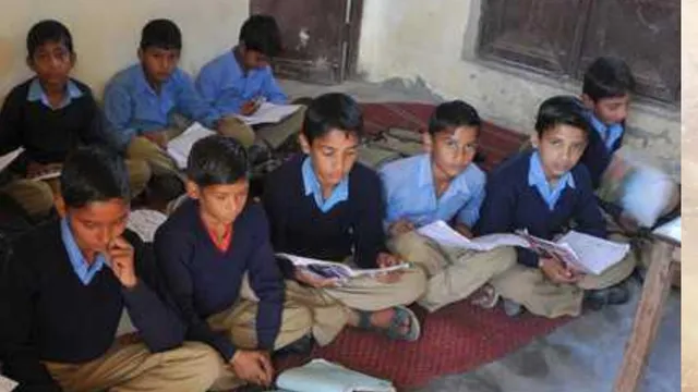 5वीं के 62% बच्चे दूसरी की किताब नहीं पढ़ पा रहे, जम्मू-कश्मीर में शिक्षा की चिंताजनक तस्वीर;8वीं में भी 40% पिछड़े
