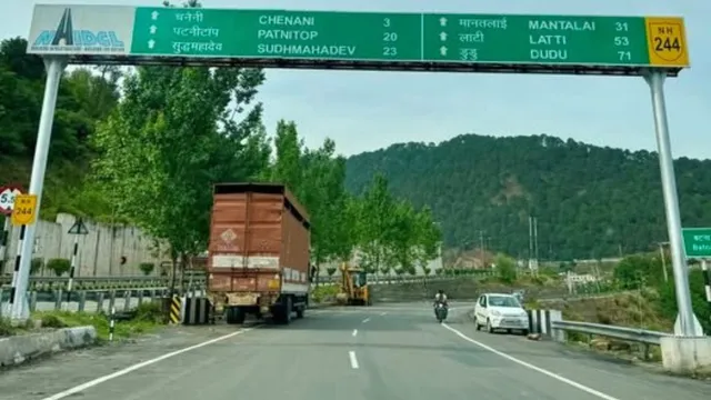 पैदल यात्रियों को सड़क क्रॉस करने में नहीं होगी समस्या, जम्मू-श्रीनगर हाईवे पर बनेंगे 21 फुटब्रिज