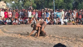 जम्मू के शेरू ने हरियाणा के नरेश को पटखनी देकर जीता खिताब।