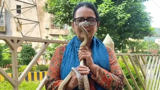 बेजुबान जीवों की जान बचाने के जुनून ने रजनी को सांपों का कुशल रेस्क्यूअर बना दिया है।