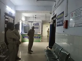 डॉ. अनिल कुमार यादव को रविवार रात कोडरमा सदर अस्पताल के पेइंग वार्ड में भर्ती कराया गया।