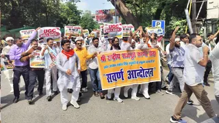 काशी में सवर्ण आयोग के गठन की मांग पर करणी सेना का प्रदर्शन।