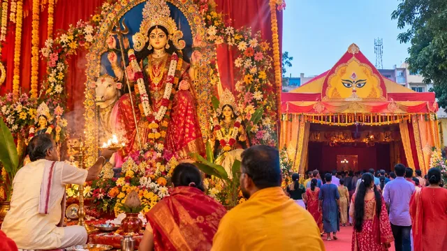 छह दशक से सिमडेगा के प्रिंस चौक पर विराज रहीं मां दुर्गा, आस्था के साथ जुड़ा है इतिहास
