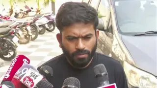अभिजीत दीपके ने की पत्रकारों से बात।