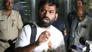 अभिजीत ने दिल्ली पुलिस पर लगाया आरोप