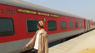 कोलकाता-आगरा कैंंट स्पेशल ट्रेन। (फाइल फोटो)