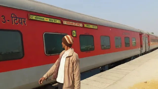 आगरा कैंट-कोलकाता स्पेशल ट्रेन में दो अतिरिक्त कोच, वेटिंग टिकट कंफर्म होने की बढ़ी उम्मीद