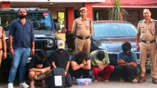 राजपुर थाना पुलिस की ओर से फर्जी काल सेंटर से गिरफ्तार आरोपित।