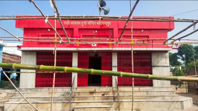 न बिजली की झालर, न आधुनिक लाइटें; बेगूसराय में 350 साल से 12 दीपों की रोशनी में विराजती हैं मां दुर्गा
