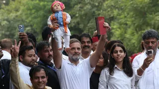 सुप्रीम कोर्ट मार्च में राहुल गांधी के साथ जन्नत बिश्नोई(फोटो: पीटीआई)